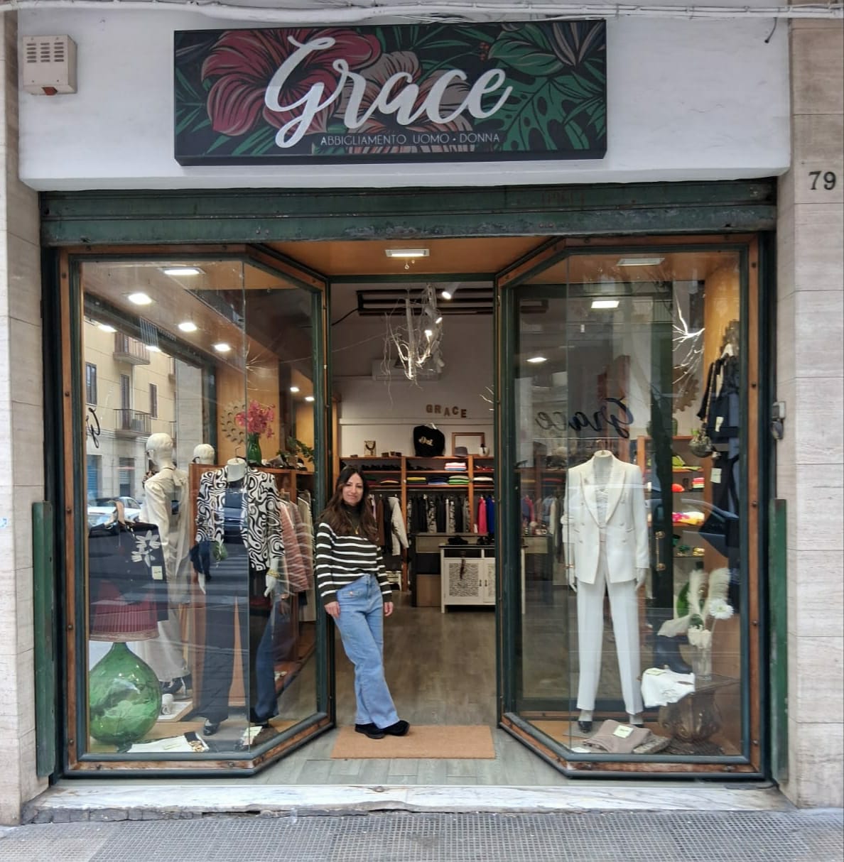 Graziana Nel Suo Negozio