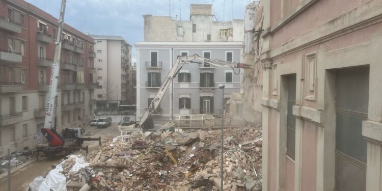Crollo Bari demolizione