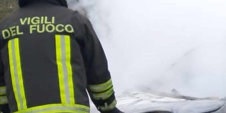 Auto Fiamme Vigili Del Fuoco Giorno
