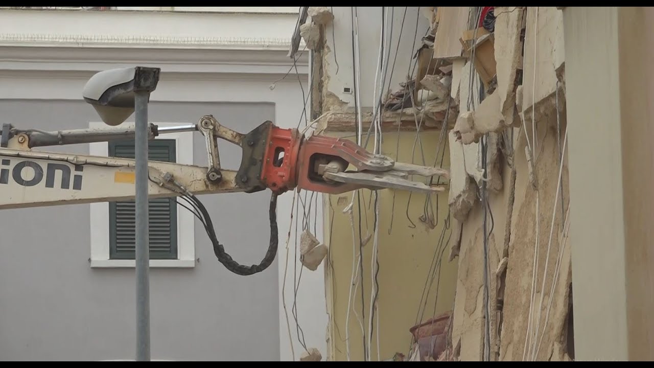 Crollo A Bari, L’assessora All’ambiente Del Comune: “c’è Amianto In Tutte Le Palazzine Di 50 Anni” – Video