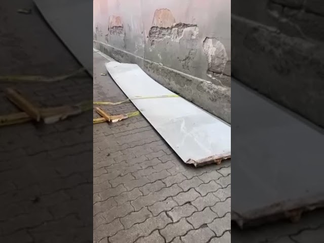 Vento Forte A Bari, Paura Al Libertà: Volano Pezzi Di Pergolato Al Mercato Rionale Di Via Nicolai – Video