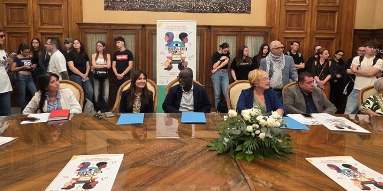 12 05 25 Festa Dei Popoli Questa Mattina La Presentazione Della 21° Edizione Del Festival Interculturale In Programma Nel Giardino Princigalli Dal 22 Al 25 Maggio 1