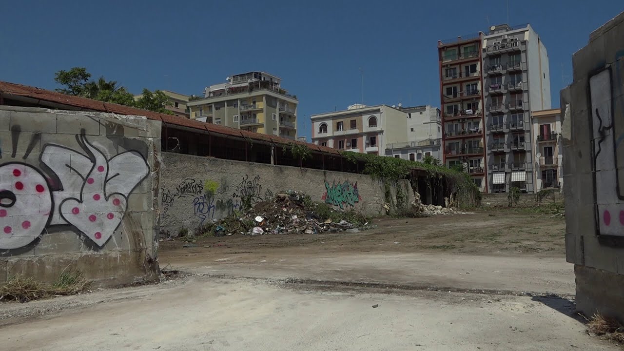 Bari, Sgomberati 30 Senza Fissa Dimora Nei Ruderi Di Via Oberdan: Via Ai Lavori Aqp Per Il Nuovo Sistema Fognario – Video