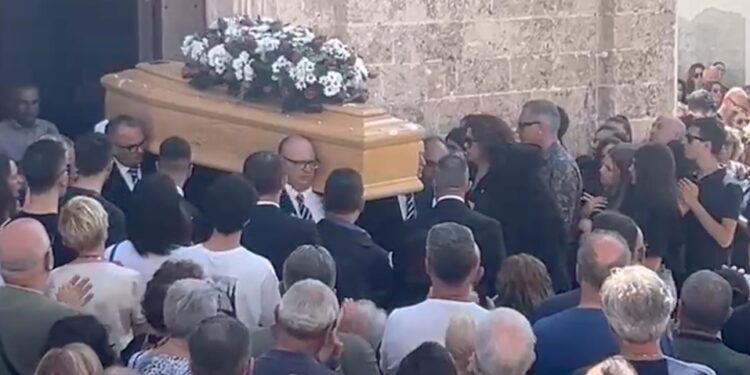 Funerali Teresa Sommario1