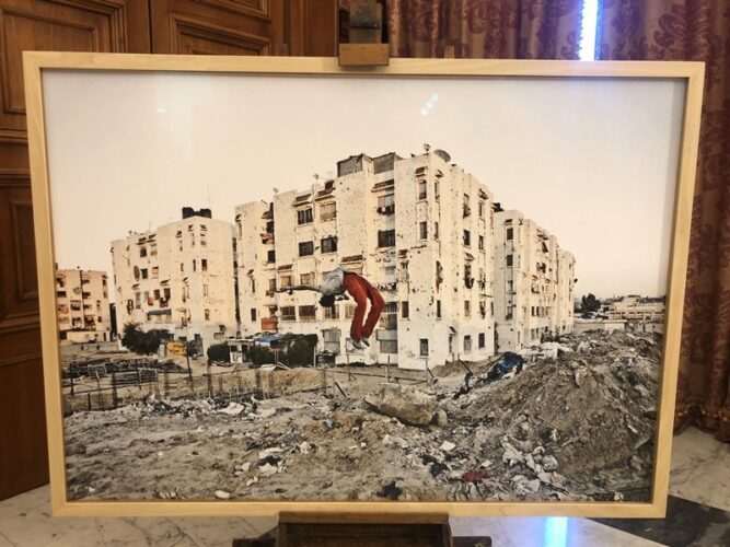 01 07 25 Stamattina Il Dono Al Sindaco Di Una Fotografia Scattata Da Antonio Ottomanelli A Khan Younis 2