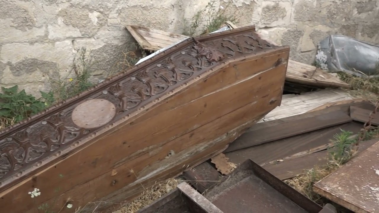 Bari, Casse Da Morto Abbandonate Accanto Al Cimitero: La Macabra Scoperta A Carbonara – Video