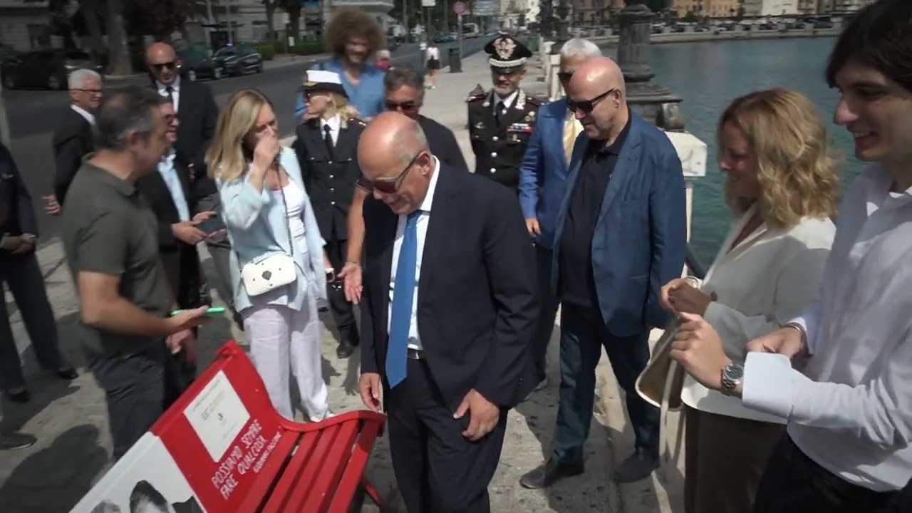 Bari, Inaugurata Sul Lungomare La Panchina Della Legalità: “la Mafia è Un Problema Culturale” – Video