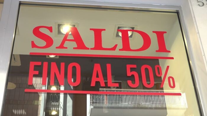 Saldi A Bari, Partenza Fiacca: Il Mare Vince Sugli Sconti. E C’è Chi Dice No Alle Vendite Promozionali – Video