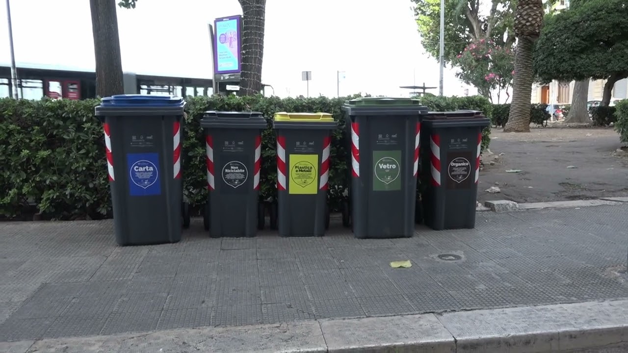 Bari, La Raccolta Porta A Porta In Ristoranti E Bar Funziona. Esercenti Critici: “mancano Lucchetti” – Video
