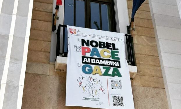 Striscione Gaza Policlinico