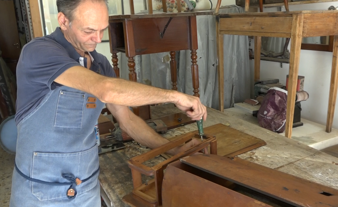 Restauratore Mobili Antichi
