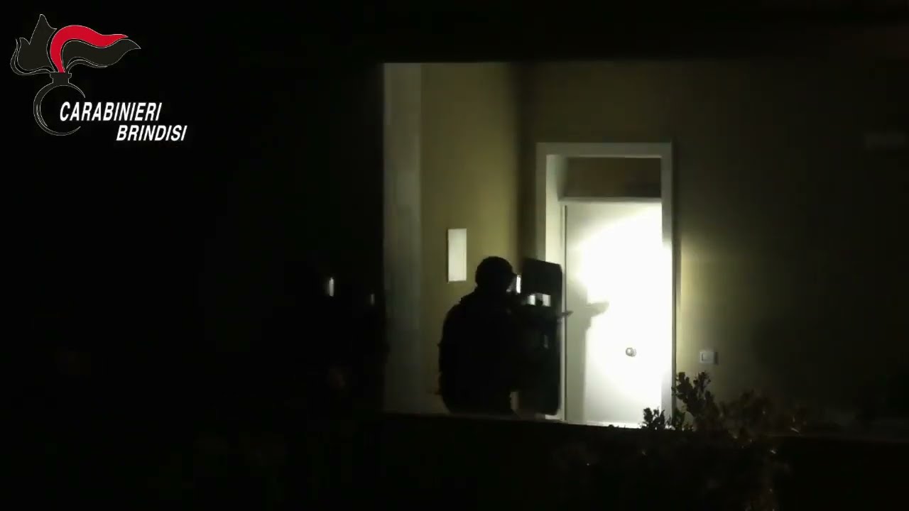 Latitante Da 2 Anni, Arrestato Ex Contrabbandiere Della Sacra Corona Unita: Il Blitz In Una Villa – Video