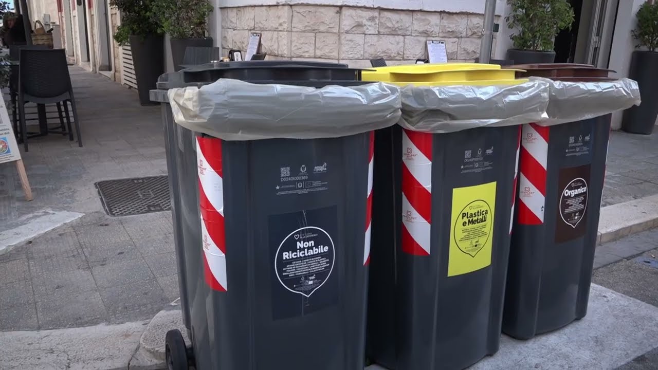 Madonnella, Polemiche Per Il Porta A Porta Dei Commercianti: “troppo Grandi Da Mettere Nei Locali” – Video