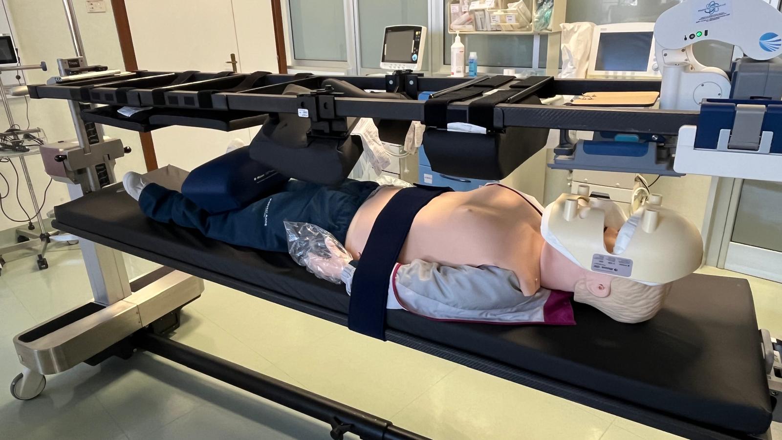 Tavolo Operatorio Rotativo Neurochirurgia Ospedale Di Venere (1)