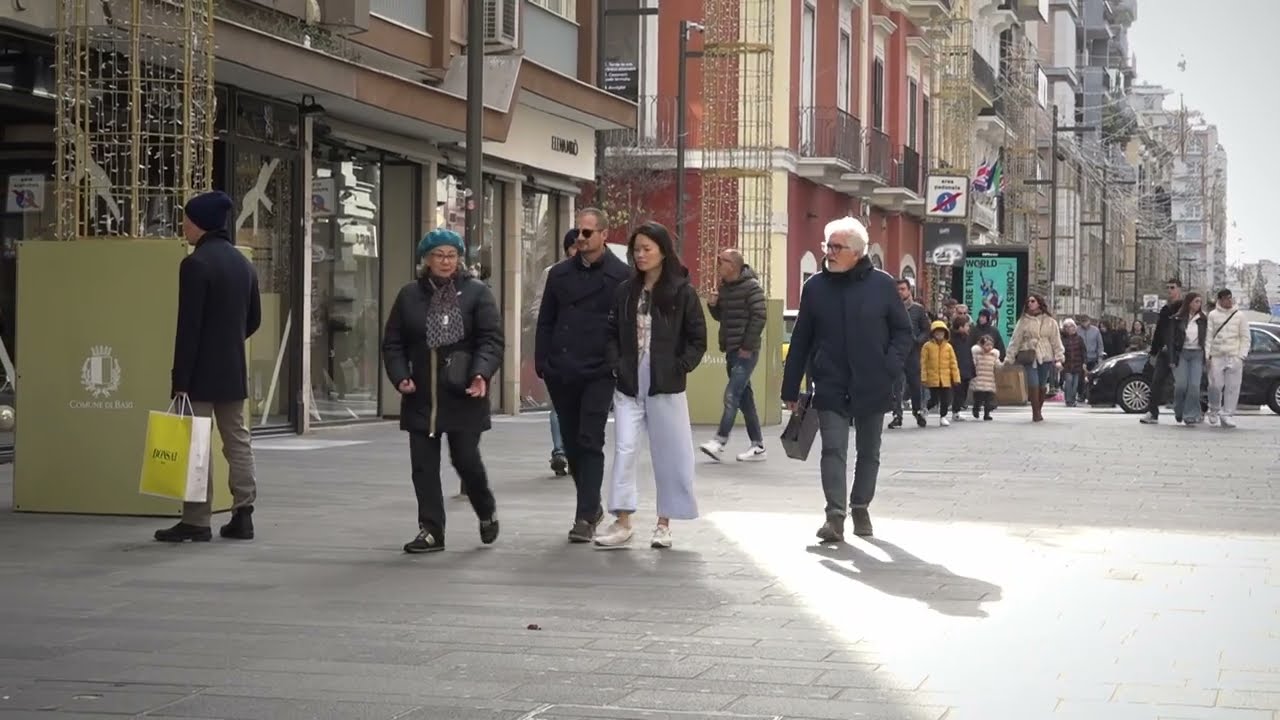 Regali Di Natale Deludenti, Parte La Corsa Al ‘reso’ Dei Baresi: “e C’è Chi Con Il Cambio Compra Anche Altro” – Video