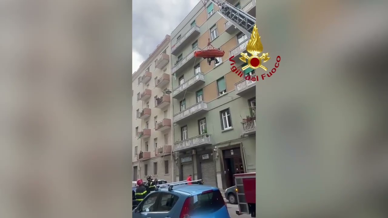 Bari, Con Difficoltà Motorie Deve Sottoporsi A Cure Urgenti In Ospedale: Arrivano I Vigili Del Fuoco – Video
