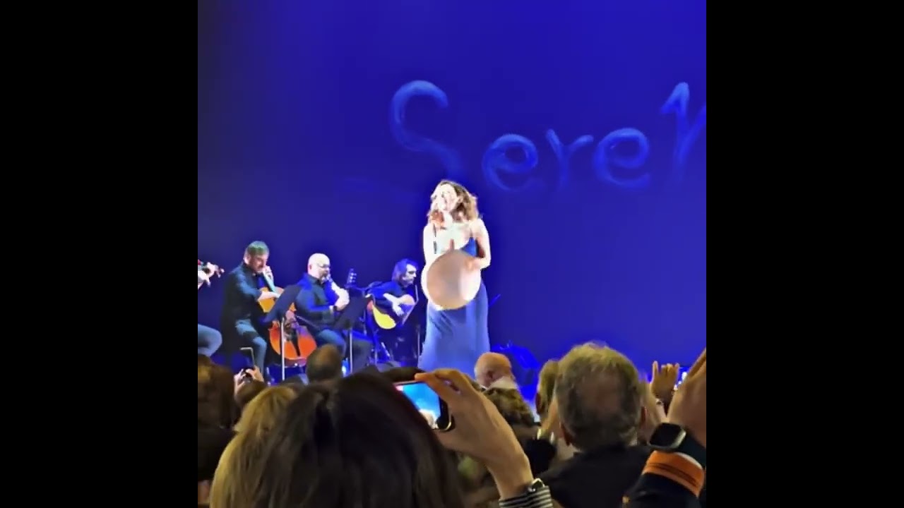 Serenata A Napoli, Serena Rossi Incanta Bari Col Suo Show E Scherza Con La Band: “siete Dei Trimoni” – Video