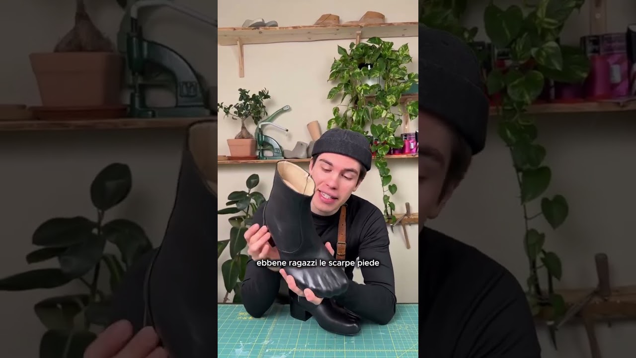 Tonypitony A Sanremo, Le Scarpe Sono ‘made In Bari’. Clessio: “a Forma Di Piede E In Stile Elvis” – Video
