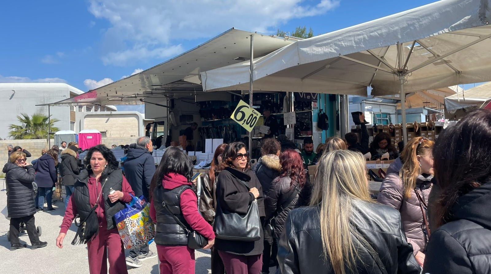 23 03 26 Questa Mattina Il Sopralluogo Dell'ass. Petruzzelli Presso Il Mercato Del Lunedì Nel Park&ride Di Corso Vittorio Veneto