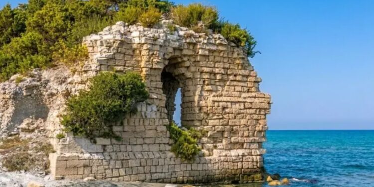 Otranto Crollo Foto Ansa