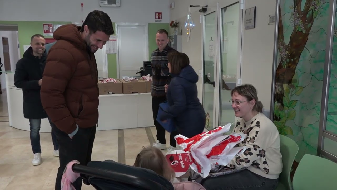 Ssc Bari, Uova Di Pasqua Ai Piccoli Pazienti Del Policlinico. Pucino: “qui Per Regalare Loro Un Sorriso” – Video
