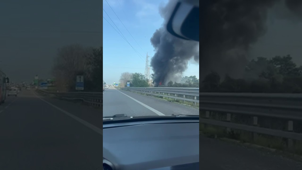 Statale 16, Fiamme E Fumo Nero A Pochi Metri Dall’uscita Carrassi Carbonara. “forse Copertoni” – Video