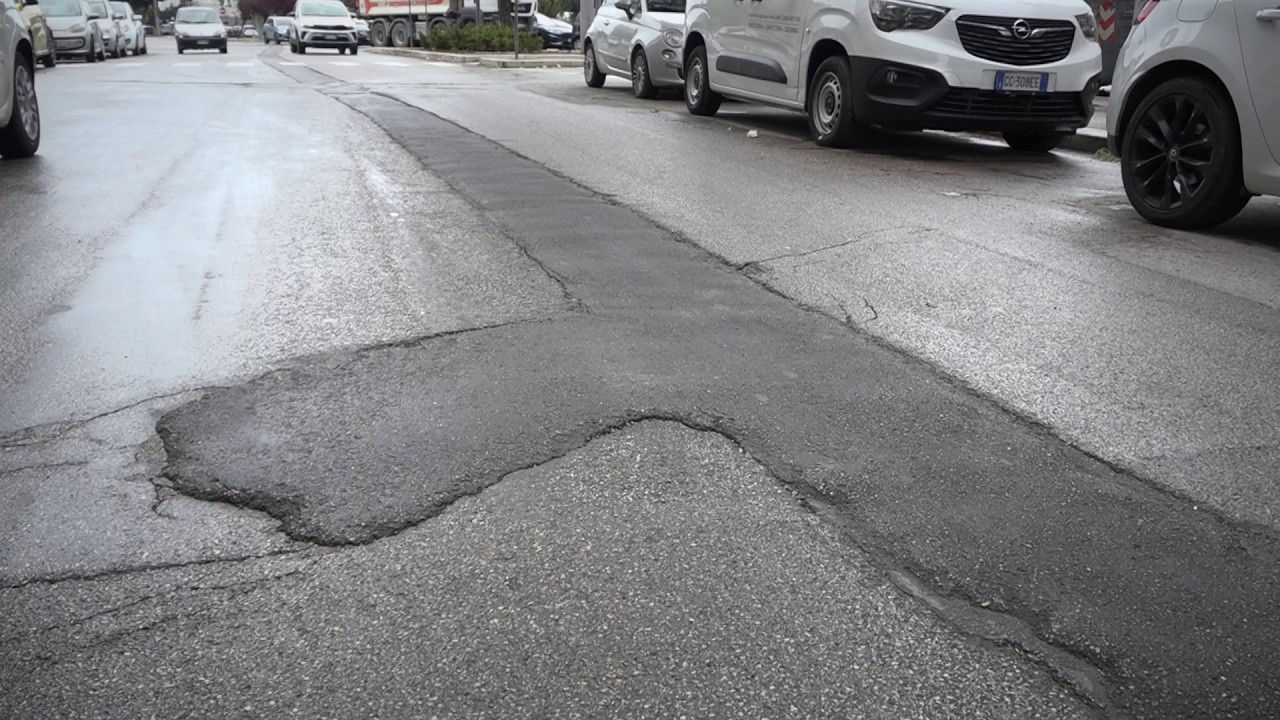 Bari, Strade A Pezzi E Lavori Di Ripristino Errati: “così Tante Buche Che Sono Finite Le Transenne” – Video