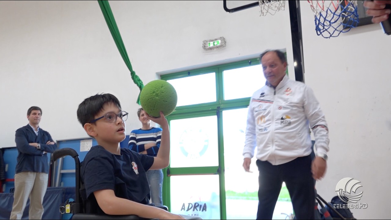 Bari, Una Carrozzina Speciale Per Dorian: Il Dono Di Cip E Ferrotramviaria. “per Lui Il Basket è Felicità” – Video