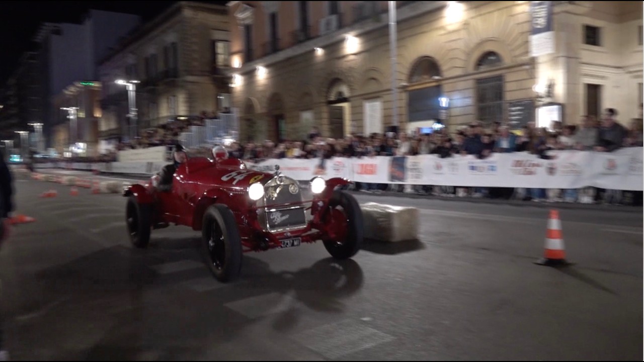 Gran Premio Di Bari, 55 Auto Storiche Sfrecciano In Centro: Piloti Da Tutta Italia Per La Gara Notturna – Video