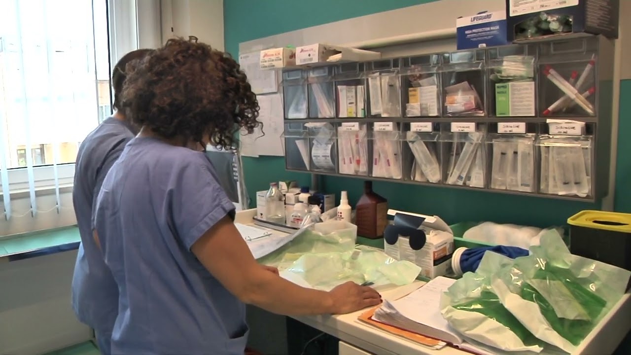 Minaccia Di Morte Figlia E Nipotino, 53enne Arrestata A Bari: Ora è In Ospedale. “potrebbe Rifarlo” – Video