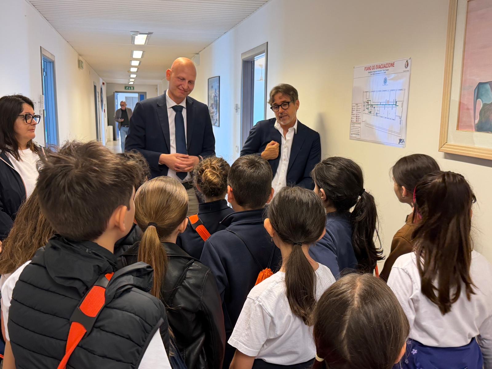 22 05 26 Gli Alunni Di Una Quarte Elementare Trovano 95 Euro E Li Consegnano Al Comune
