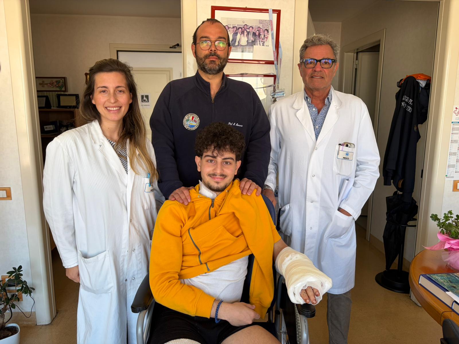Intervento Mano Foto Medici E Paziente