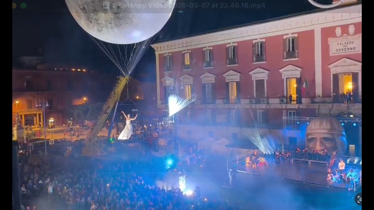 A San Nicola Lo Spettacolo Della Danza Aerea, Tutti Con Il Naso All’insù Per Lo Show Di Resextensa – Video