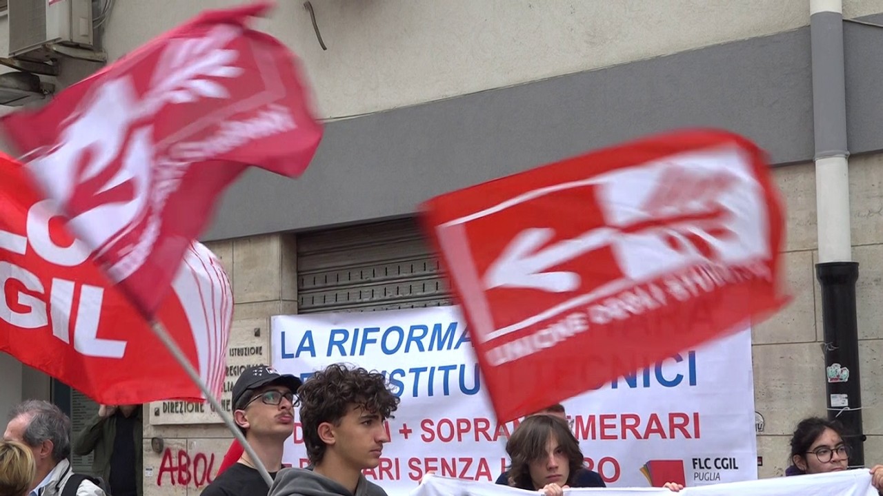 Bari, Studenti E Docenti In Piazza Contro La Riforma Valditara: “così Si Creano Prodotti Per Le Aziende” – Video