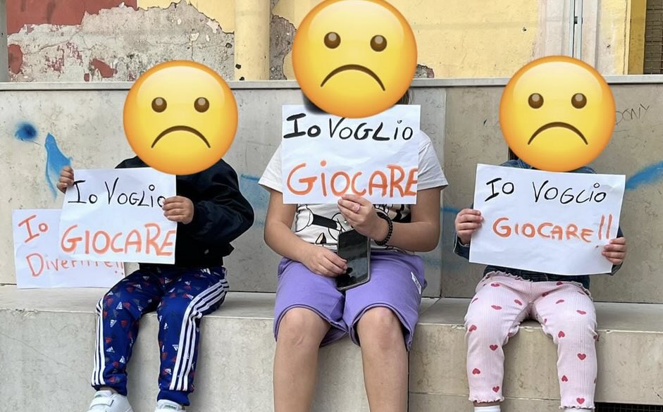 Bimbi Protesta Gioco