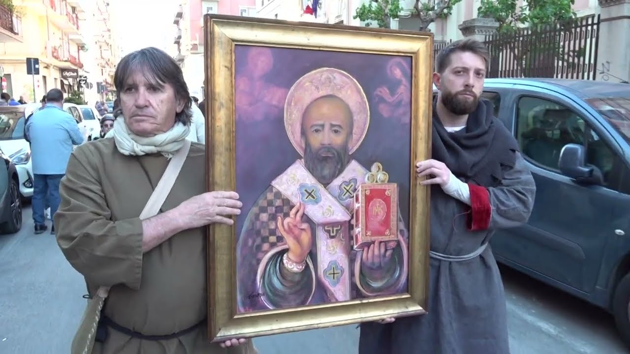 Corteo Storico Di San Nicola, Il Prologo Nei Municipi: Sbandieratori E Timpanisti Animano Le Strade – Video