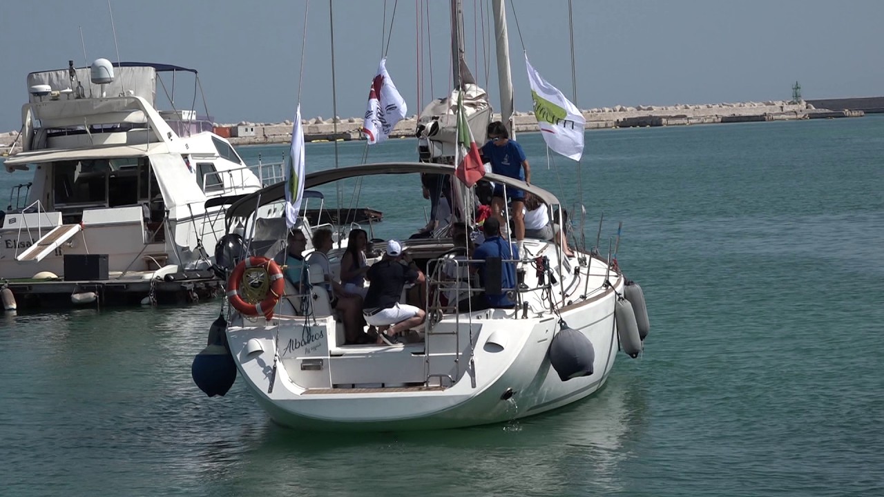 A Bari ‘le Vele Della Vita’: La Veleggiata Per Persone Con Sla Su Barche Confiscate Alla Mafia – Video