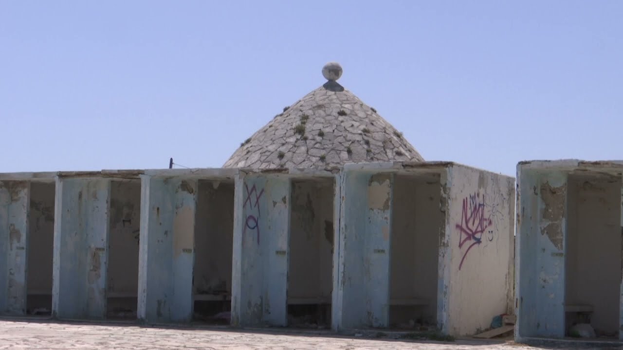 Ex Lido Trullo, Tra Degrado E Cumuli Di Rifiuti C’è Chi Fa Il Bagno: “entrando Si Commette Un Reato” – Video