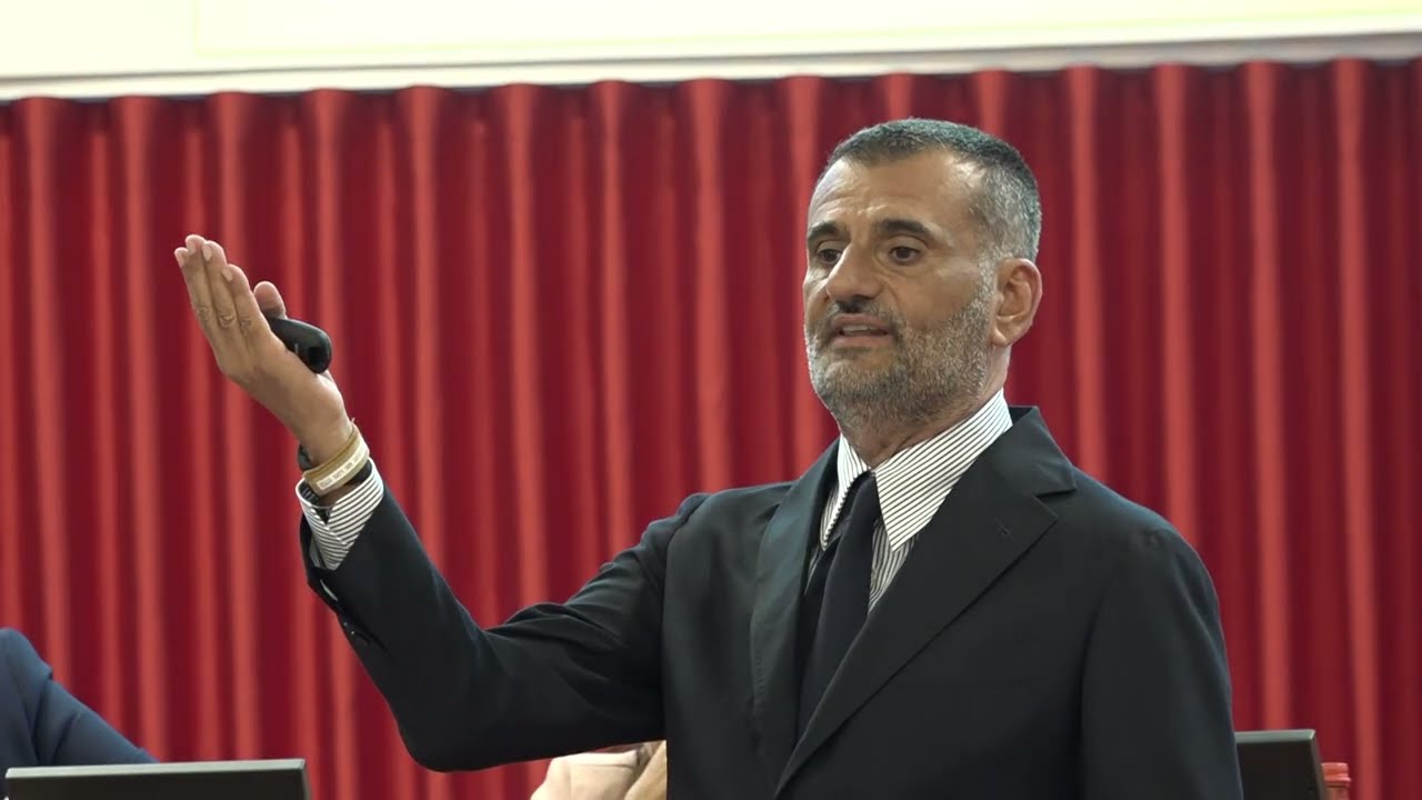 Scontro Sanità In Puglia, Decaro: “irpef Aumentata Solo A Chi Può”. Scoppia La Protesta: “decaro = Tasse” – Video