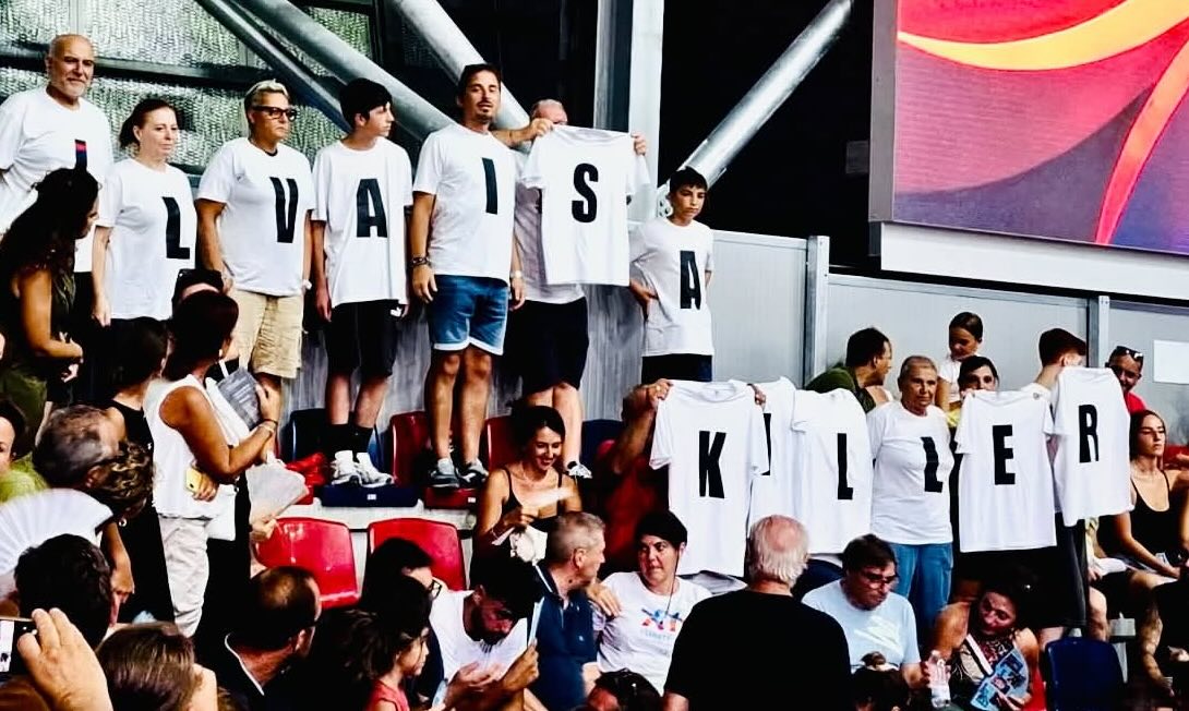 ‘Ilva is a killer’, protesta degli attivisti alla cerimonia di apertura dei Giochi del Mediterraneo